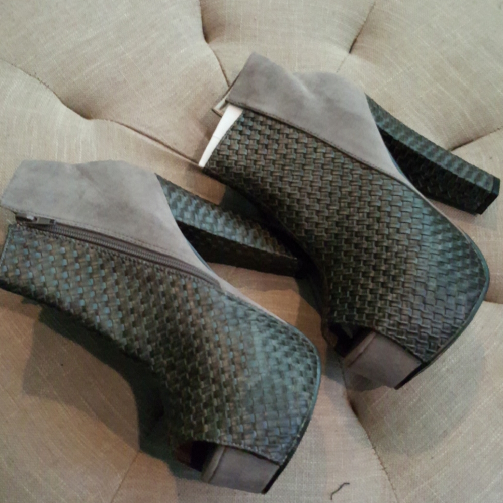 Shoes - Picture 3 of 5